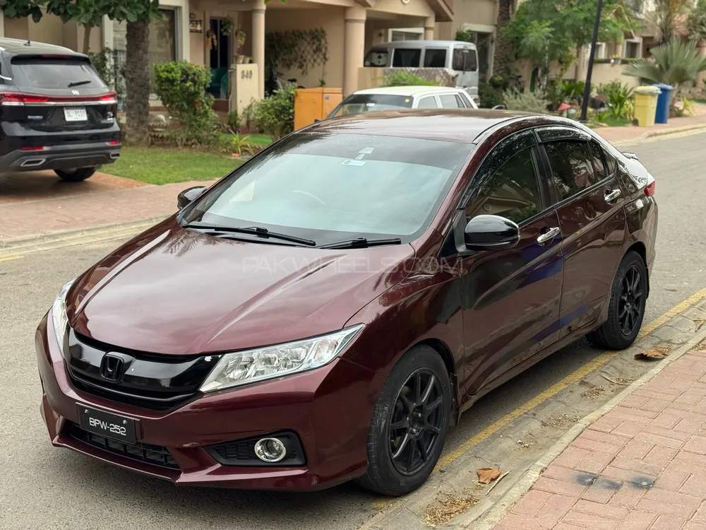Honda Grace Hybrid 2014 for Sale in Karachi Image-1