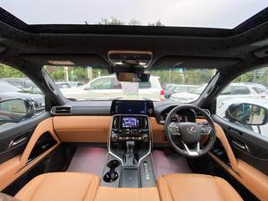 Lexus Lx 600 v6 twin turbo 
Model: 2022
Mileage: 7,700 km
Unregistered 
Fresh Import 2025 

Luxury variant:
*Finger print start button 
*Color heads up display
*Okudake (Wireless) charger 
*Back auto door 
*Rear view camera
*Under view camera 
*Rear entertainment 
*Mark levinson 3D sound system 
*Front & rear ventilated seats 
*Heating/Cooling seats
*Sunroof
*Radar
*7 seater

Calling and Visiting Hours

Monday to Saturday

11:00 AM to 7:00 PM