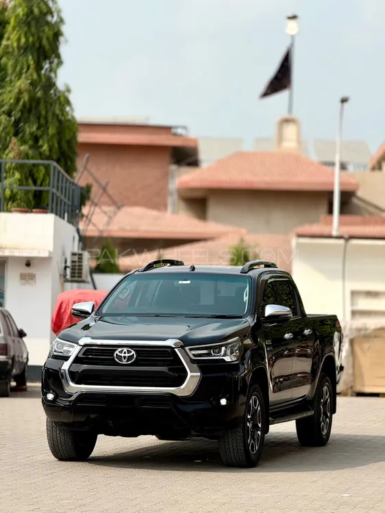 Toyota Hilux 2021 for Sale in Kamalia Image-1