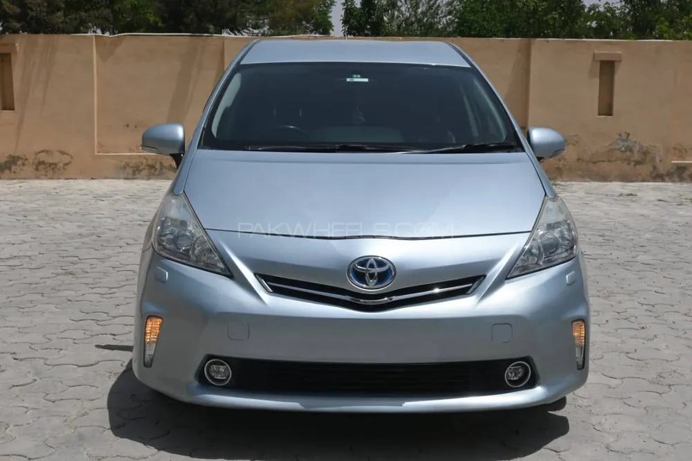 Toyota Prius Alpha 2012 for Sale in Islamabad Image-1