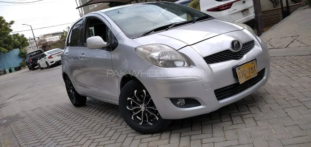 Toyota Vitz 2007 for Sale in Karachi Image-1