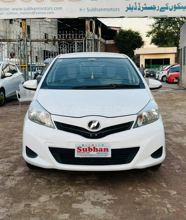Toyota Vitz 2012 for Sale in Gujranwala Image-1