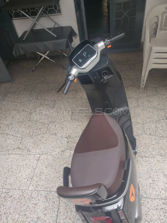 Yadea Epoc-H 2025 for Sale Image-1