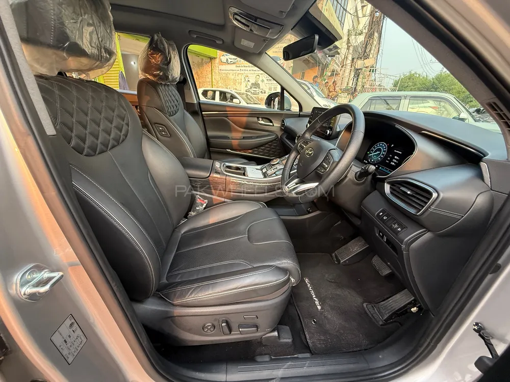 Hyundai Santa Fe 2023 for Sale in Lahore Hyundai Santa Fe 2023 for Sale in Lahore Image-11