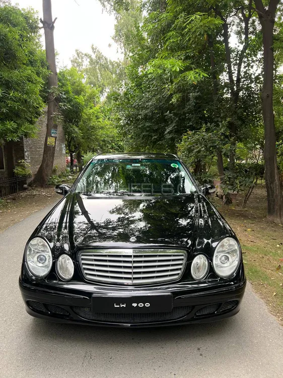 Mercedes Benz E Class 2005 for Sale in Lahore Image-1