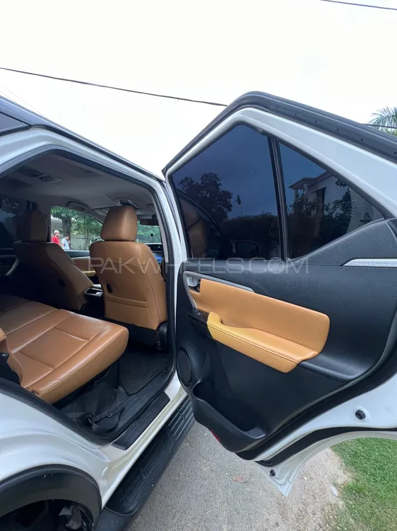 Toyota Fortuner 2018 for Sale in Lahore Toyota Fortuner 2018 for Sale in Lahore Image-11