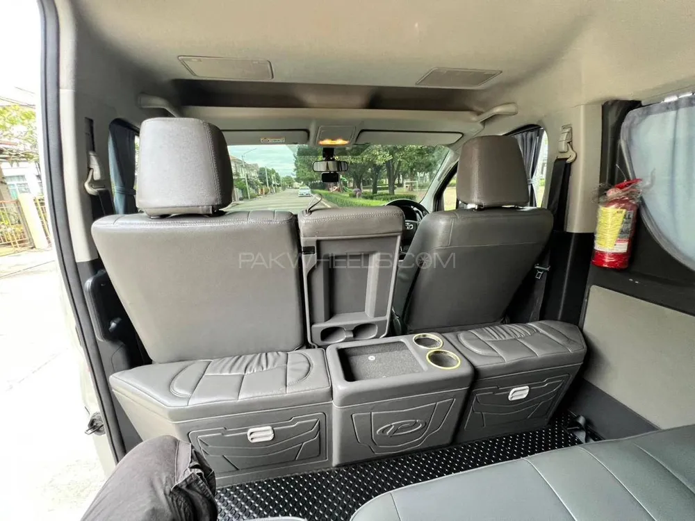 Toyota Hiace 2019 for Sale in Karachi Toyota Hiace 2019 for Sale in Karachi Image-17