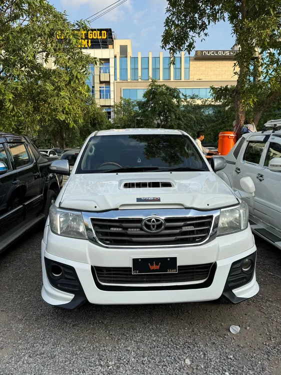 Toyota Hilux 2011 for Sale in Islamabad Image-1