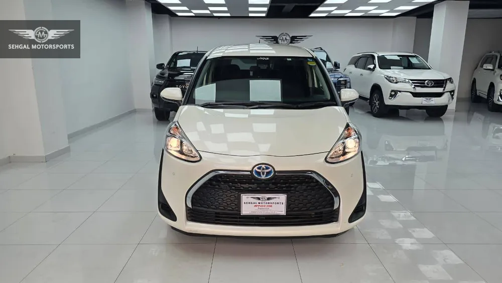 Toyota Sienta 2018 for Sale in Islamabad Image-1