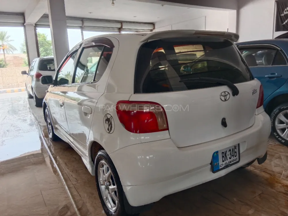Toyota Vitz 2000 for Sale in Bannu Image-1