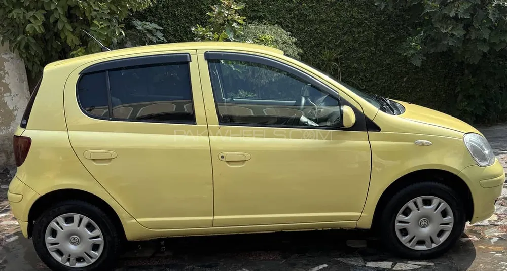 Toyota Vitz 2004 for Sale in Peshawar Image-1