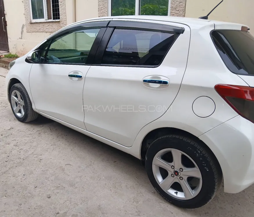 Toyota Vitz 2011 for Sale in Lakki marwat Image-1