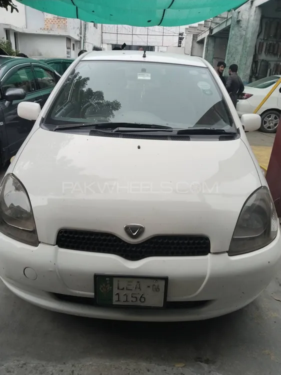 Toyota Vitz 2000 for Sale in Lahore Image-1
