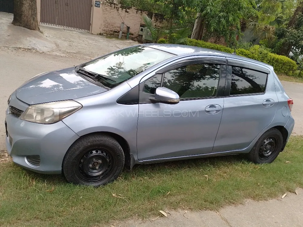 Toyota Vitz 2013 for Sale in Islamabad Image-1