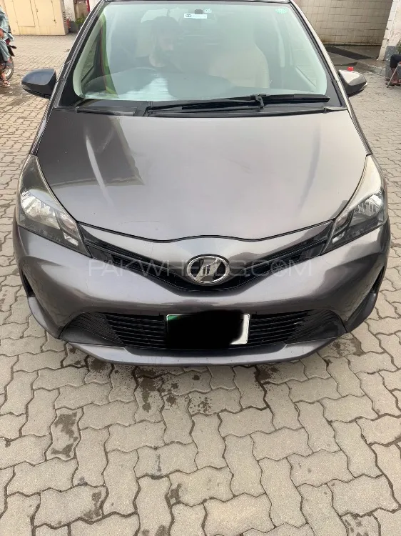 Toyota Vitz 2014 for Sale in Sialkot Image-1