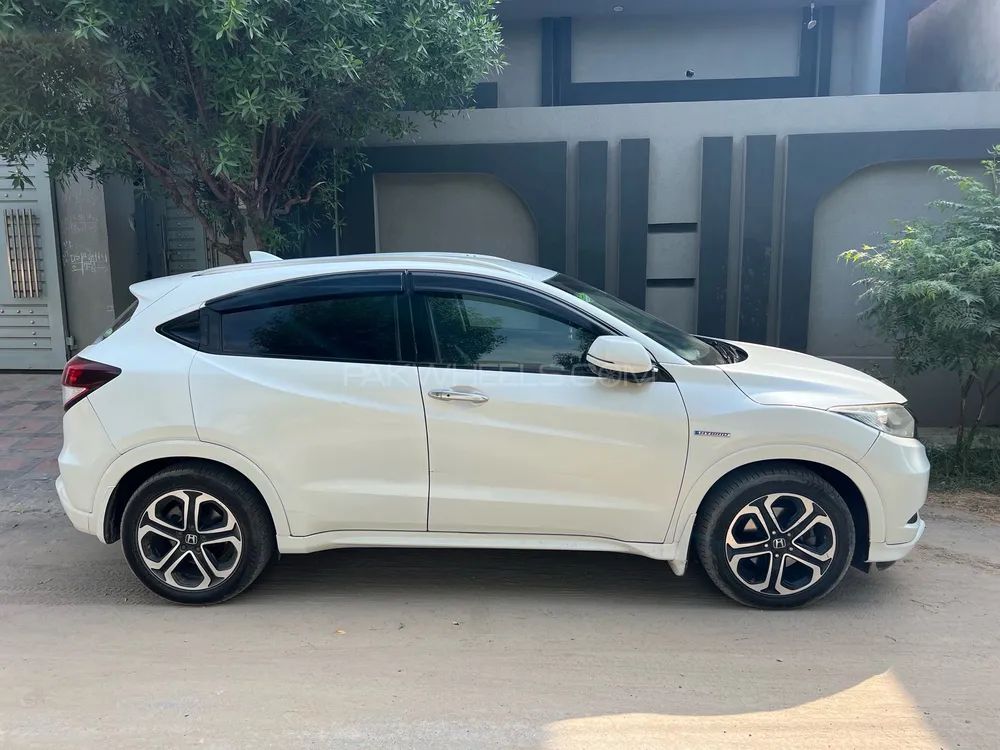 Honda Vezel 2014 for Sale in Jhang Image-1