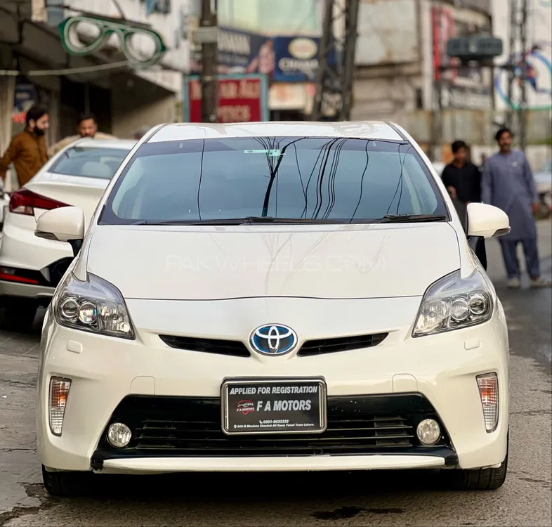 Toyota Prius 2015 for Sale in Lahore Image-1