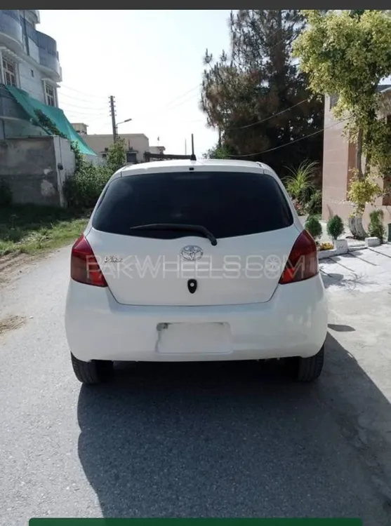 Toyota Vitz 2005 for Sale in Mardan Image-1