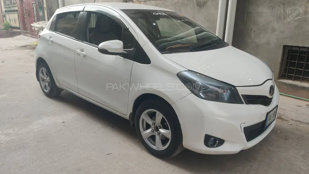 Toyota Vitz 2013 for Sale in Islamabad Image-1