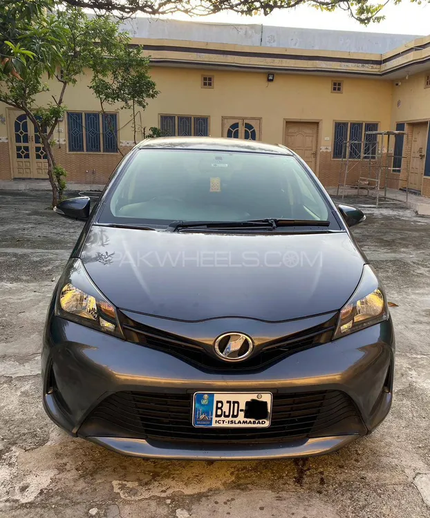 Toyota Vitz 2014 for Sale in Attock Image-1