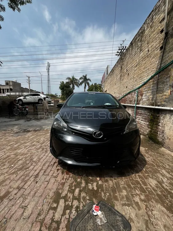 Toyota Vitz 2014 for Sale in Gujrat Image-1