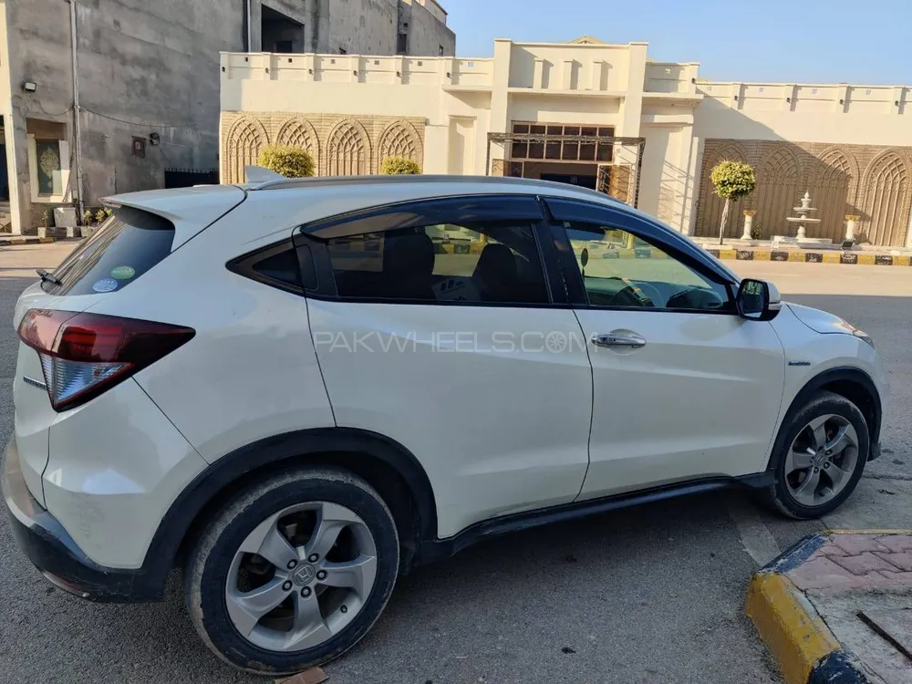 Honda Vezel 2014 for Sale in Peshawar Image-1