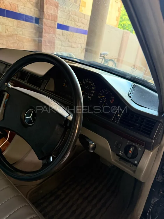 Mercedes Benz E Class 1986 for Sale in Peshawar Mercedes Benz E Class 1986 for Sale in Peshawar Image-4