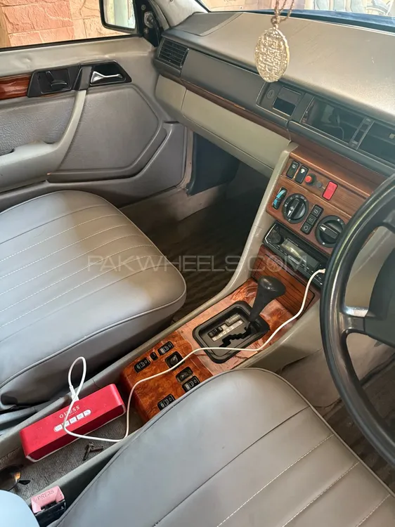 Mercedes Benz E Class 1986 for Sale in Peshawar Mercedes Benz E Class 1986 for Sale in Peshawar Image-5