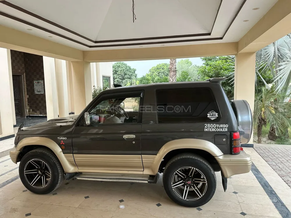 Mitsubishi Pajero 1993 for Sale in Dera ismail khan Image-1