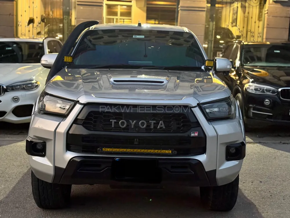Toyota Hilux 2010 for Sale in Islamabad Image-1