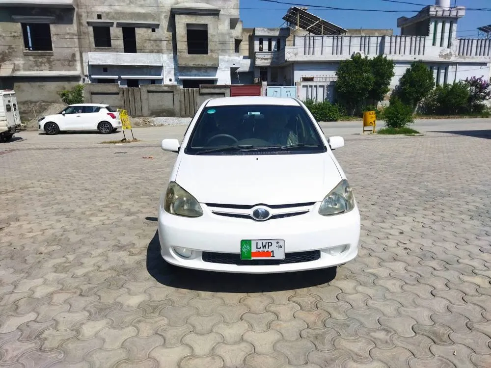 Toyota Platz 2004 for Sale in Mardan Image-1