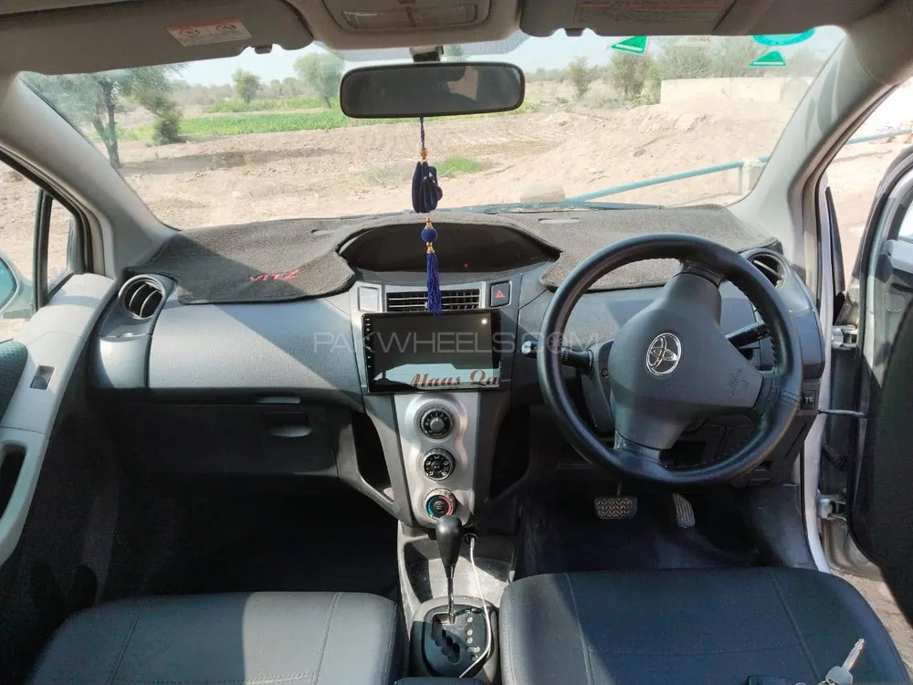 Toyota Vitz 2007 for Sale in D.G.Khan Image-1