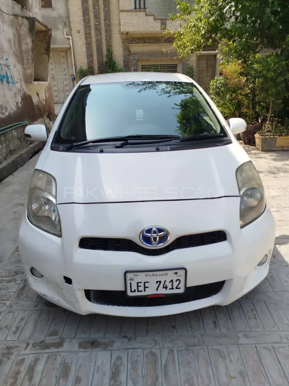 Toyota Vitz 2010 for Sale in Peshawar Image-1
