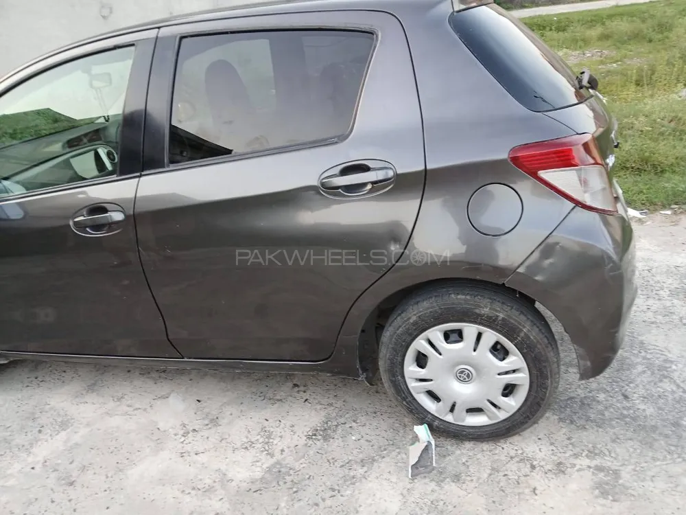 Toyota Vitz 2012 for Sale in Gujranwala Image-1