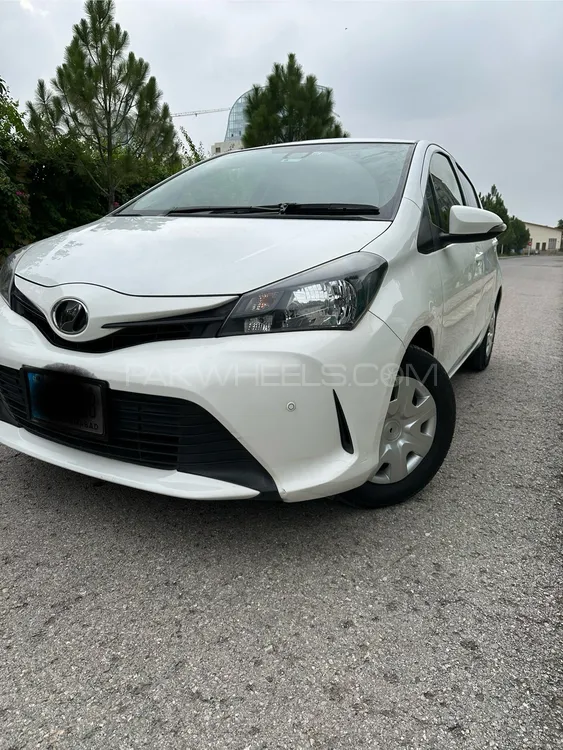 Toyota Vitz 2015 for Sale in Islamabad Image-1
