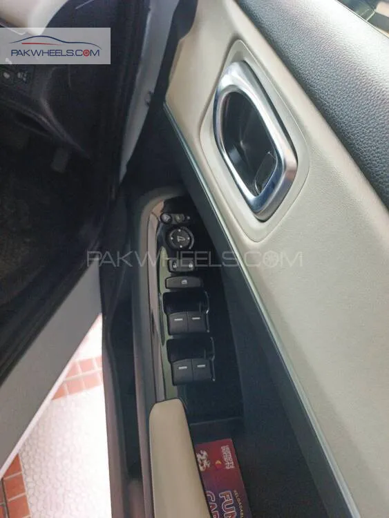 Honda Vezel 2022 for Sale in Lahore Honda Vezel 2022 for Sale in Lahore Image-12