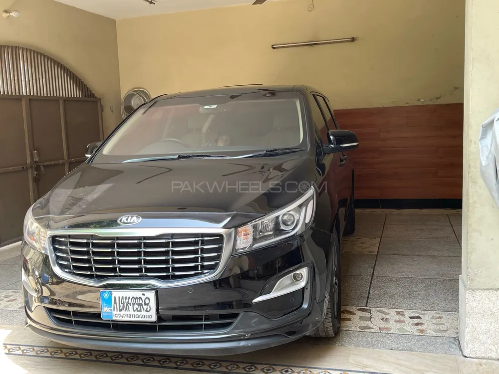 KIA Carnival 2018 for Sale in Lahore Image-1
