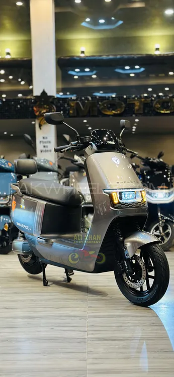 Lectrix Scooty 2025 for Sale Image-1