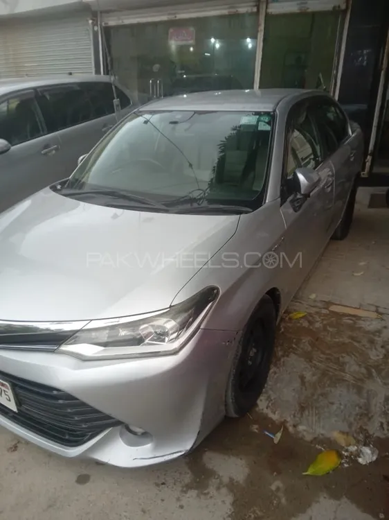 Toyota Corolla Axio 2015 for Sale in Karachi Image-1