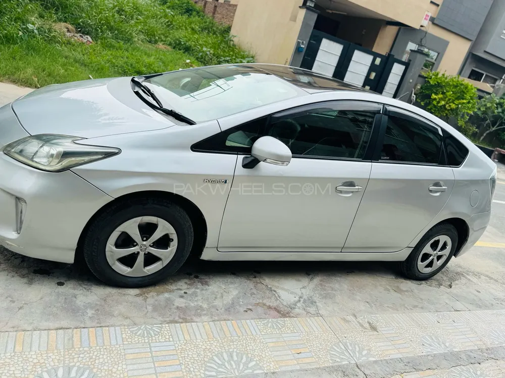 Toyota Prius 2015 for Sale in Faisalabad Image-1