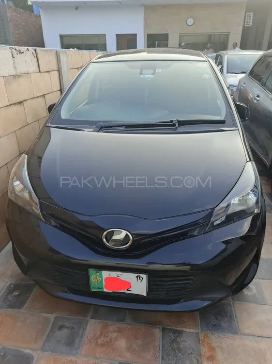 Toyota Vitz 2015 for Sale in Lahore Image-1