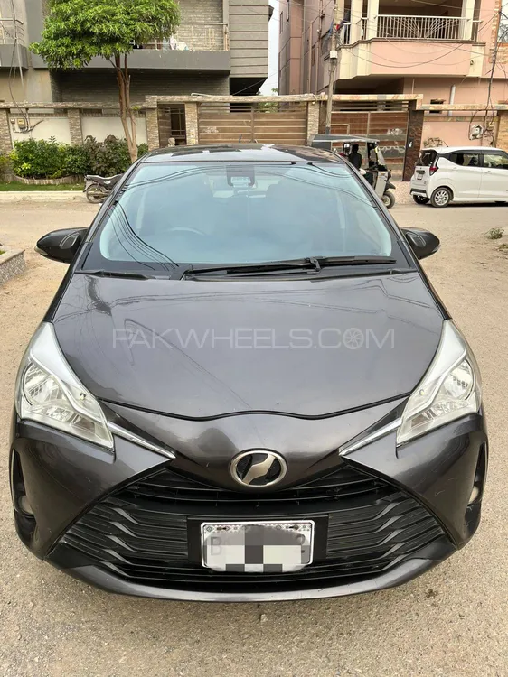 Toyota Vitz 2017 for Sale in Karachi Image-1