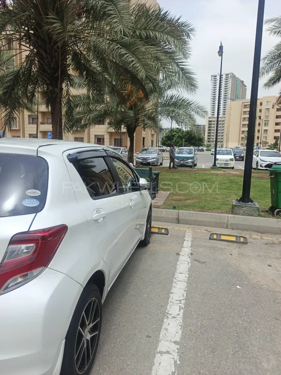 Toyota Vitz 2016 for Sale in Karachi Image-1