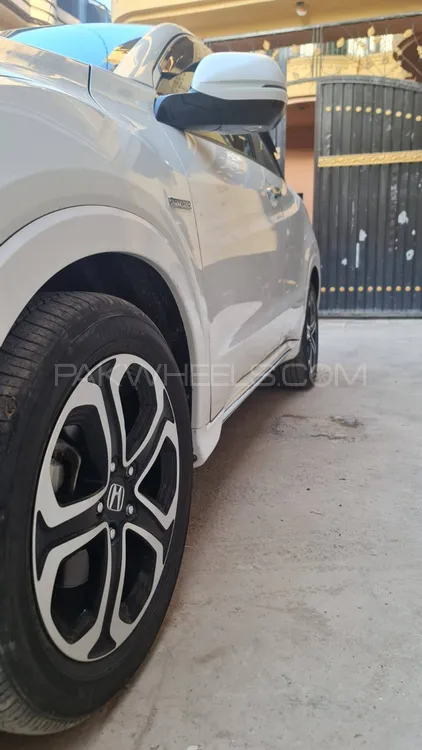 Honda Vezel 2018 for Sale in Peshawar Image-1