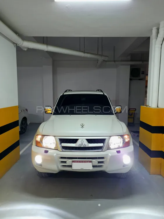 Mitsubishi Pajero 2005 for Sale in Karachi Image-1