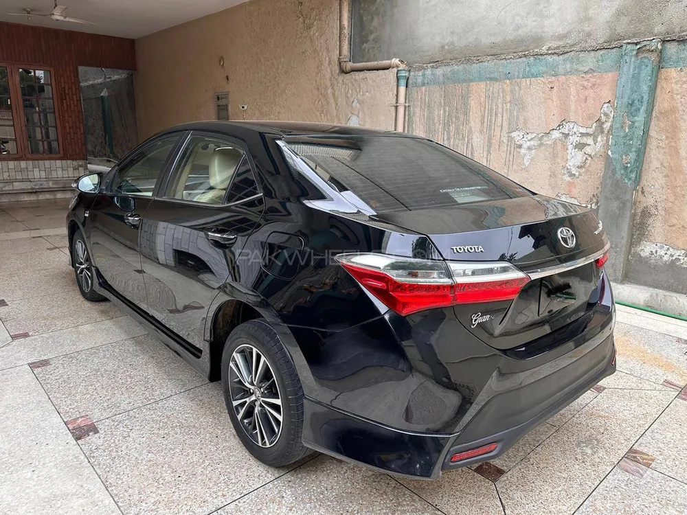 Toyota Corolla 2017 for Sale in Peshawar Image-1