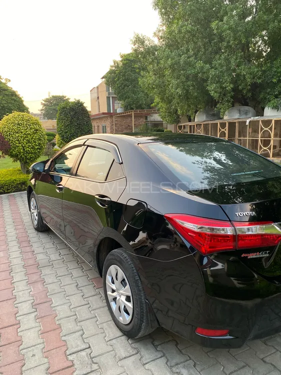 Toyota Corolla 2016 for Sale in Islamabad Image-1