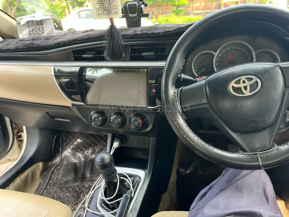 Toyota Corolla 2015 for Sale in Phalia Image-1
