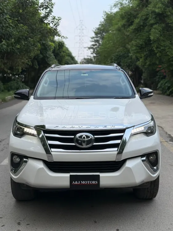 Toyota Fortuner 2017 for Sale in Lahore Image-1
