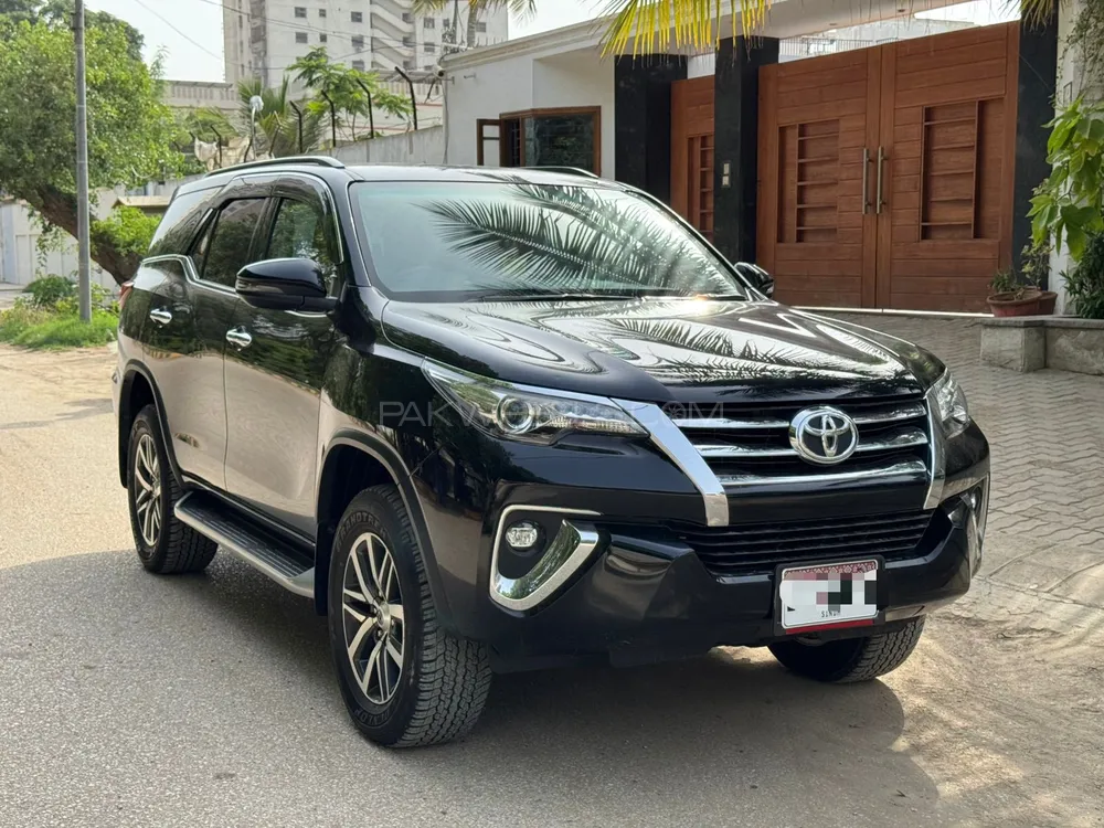 Toyota Fortuner 2021 for Sale in Karachi Image-1